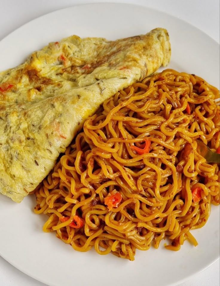 Noodles and plain omlet