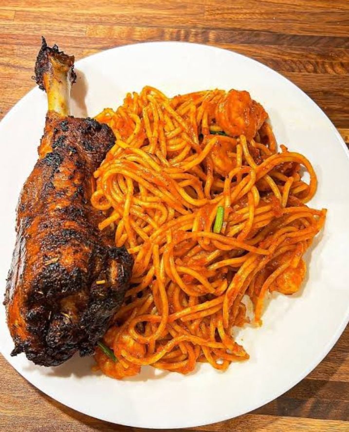 Spaghetti and chicken lap 